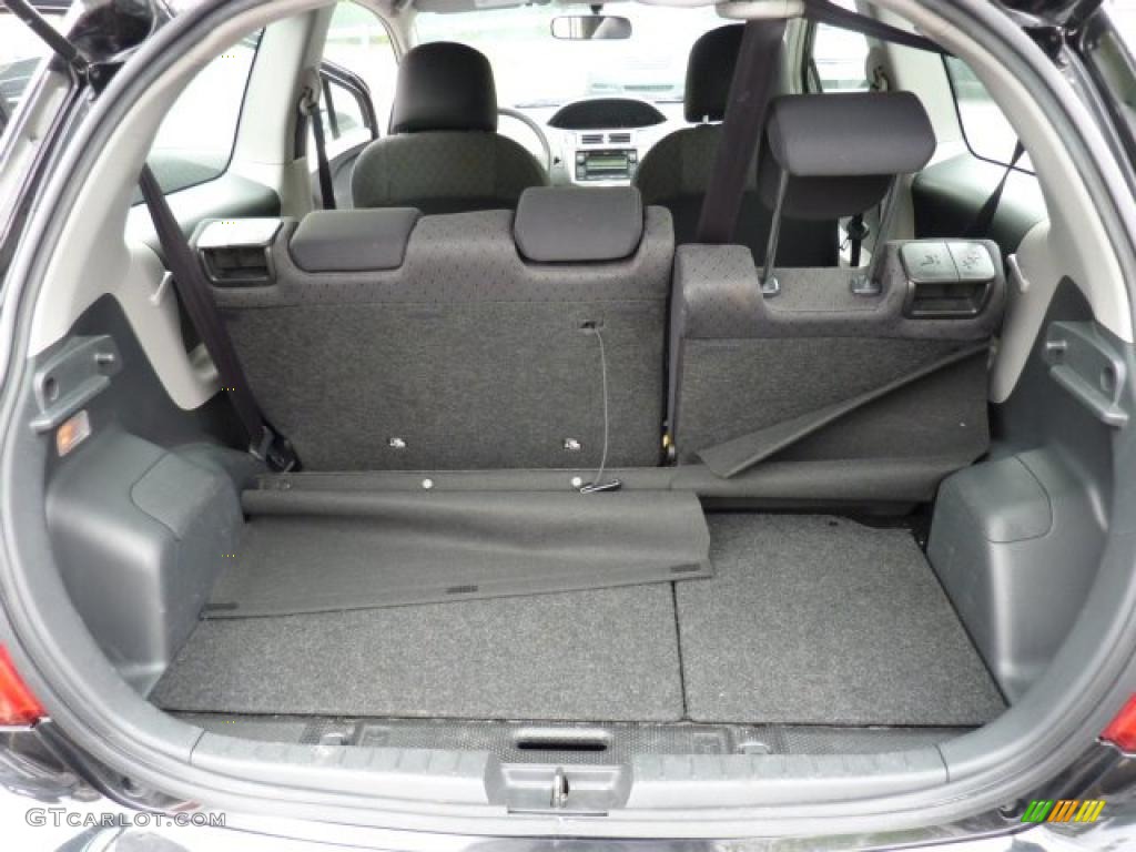 2010 Toyota Yaris 3 Door Liftback Trunk Photos
