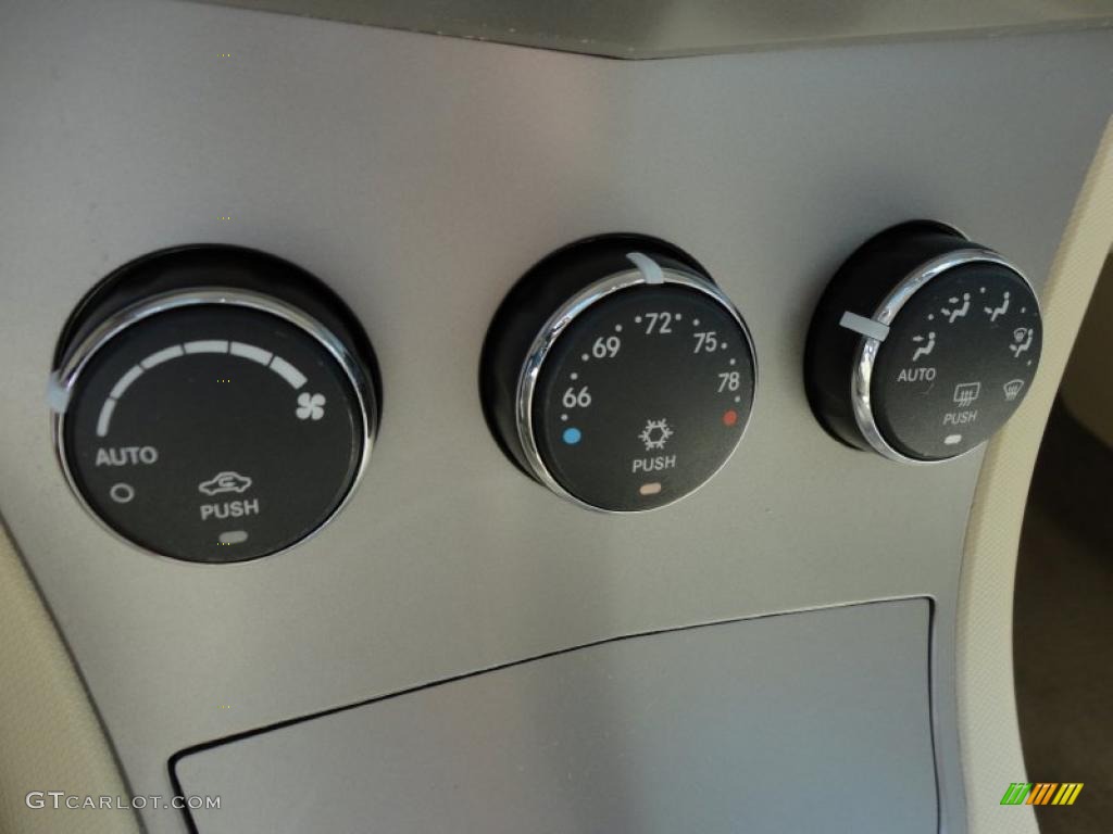 2010 Chrysler Sebring Limited Hardtop Convertible Controls Photo #49467718