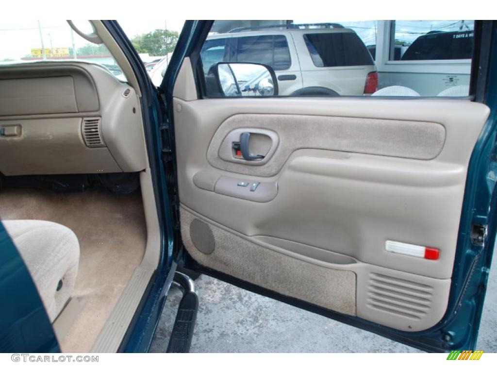 1998 GMC Sierra 1500 SLE Extended Cab Neutral Door Panel Photo #49468633
