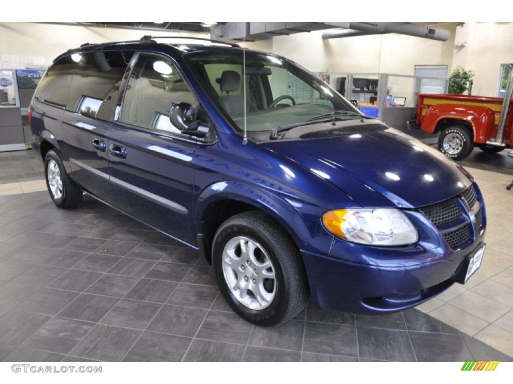 2003 Grand Caravan EX - Midnight Blue Pearl / Gray photo #3