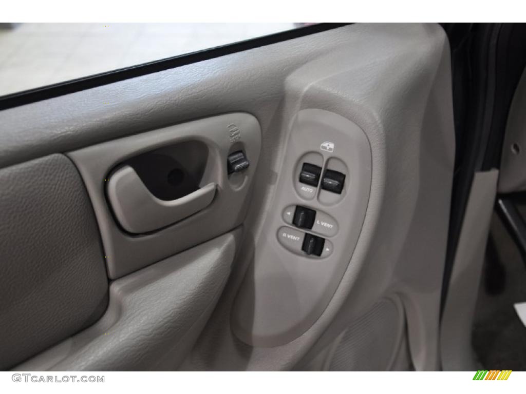 2003 Grand Caravan EX - Midnight Blue Pearl / Gray photo #7