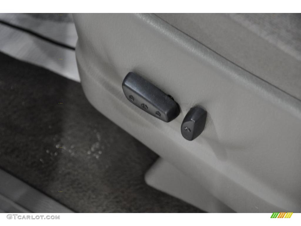 2003 Grand Caravan EX - Midnight Blue Pearl / Gray photo #8