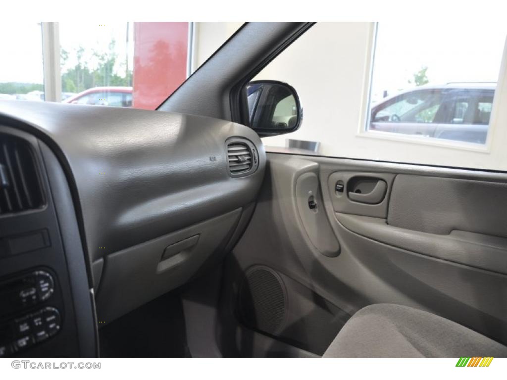 2003 Grand Caravan EX - Midnight Blue Pearl / Gray photo #12