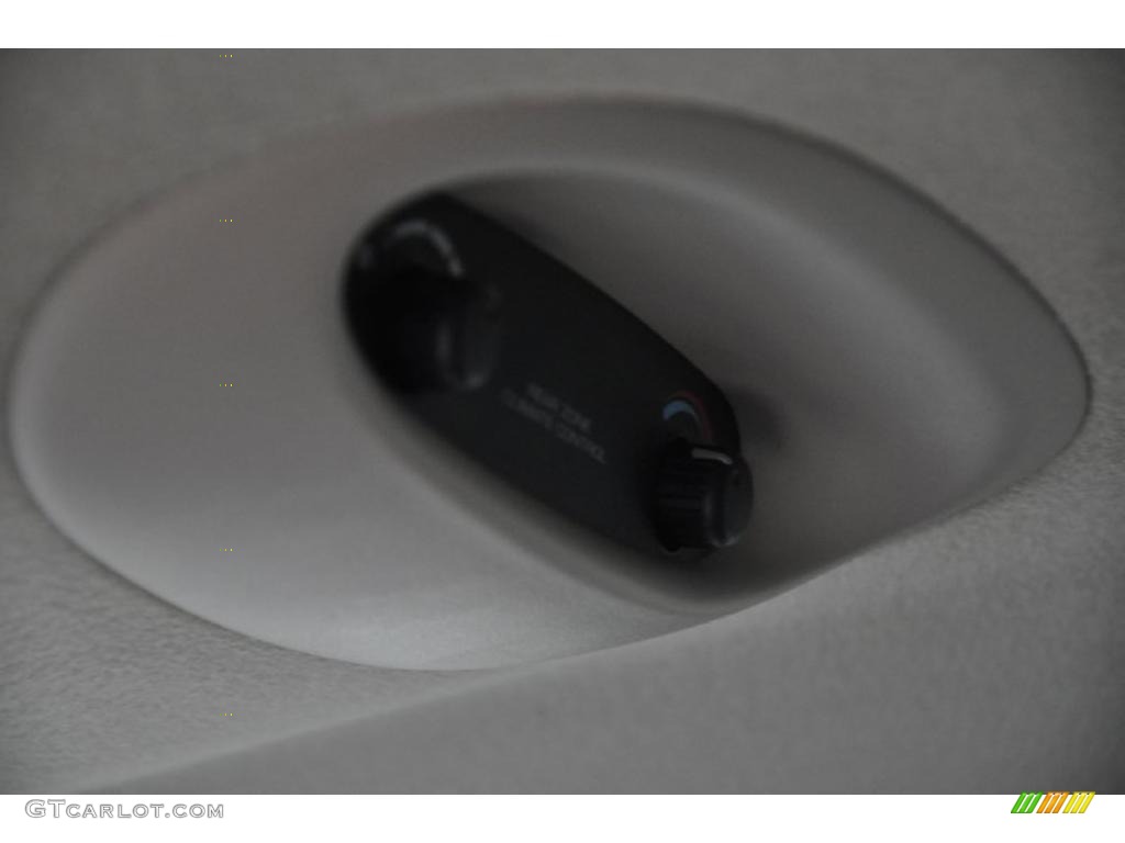 2003 Grand Caravan EX - Midnight Blue Pearl / Gray photo #16