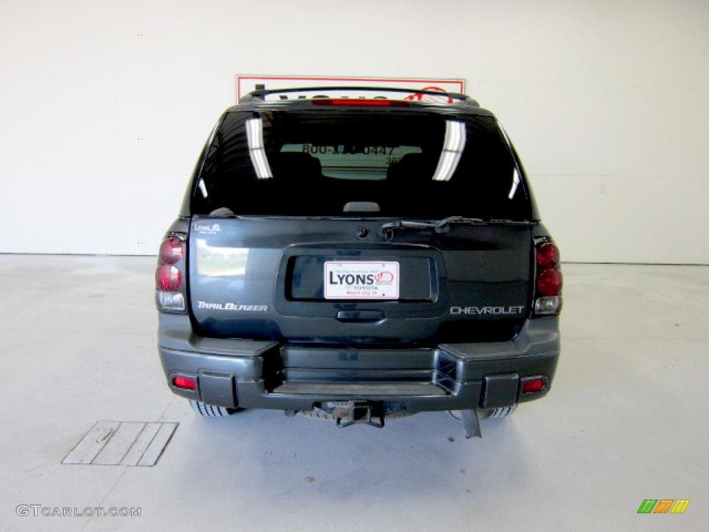 2004 TrailBlazer LS 4x4 - Dark Gray Metallic / Medium Pewter photo #16