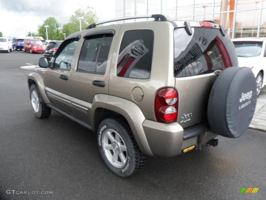 2005 Liberty Limited 4x4 - Light Khaki Metallic / Khaki photo #7