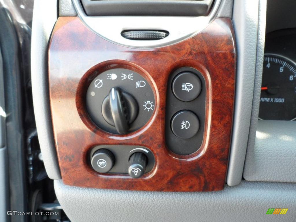 2006 GMC Envoy Denali Controls Photo #49476588
