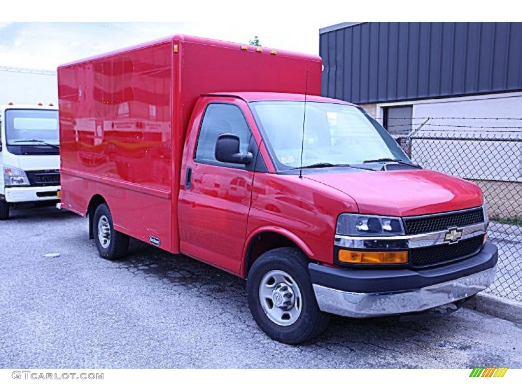 2005 Express 3500 Cutaway Moving Van - Victory Red / Medium Dark Pewter photo #1