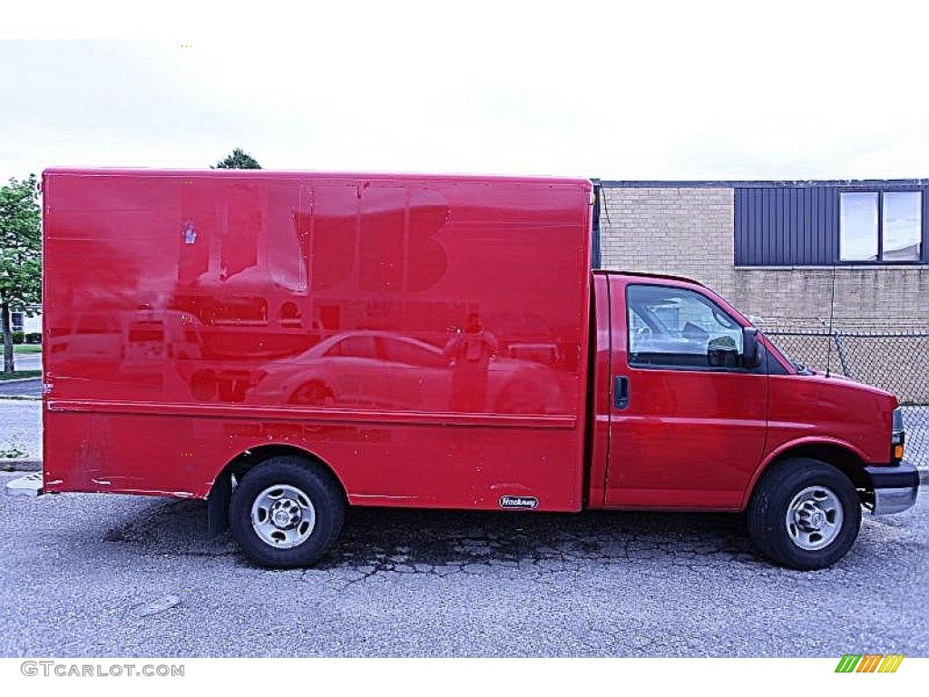 2005 Express 3500 Cutaway Moving Van - Victory Red / Medium Dark Pewter photo #2