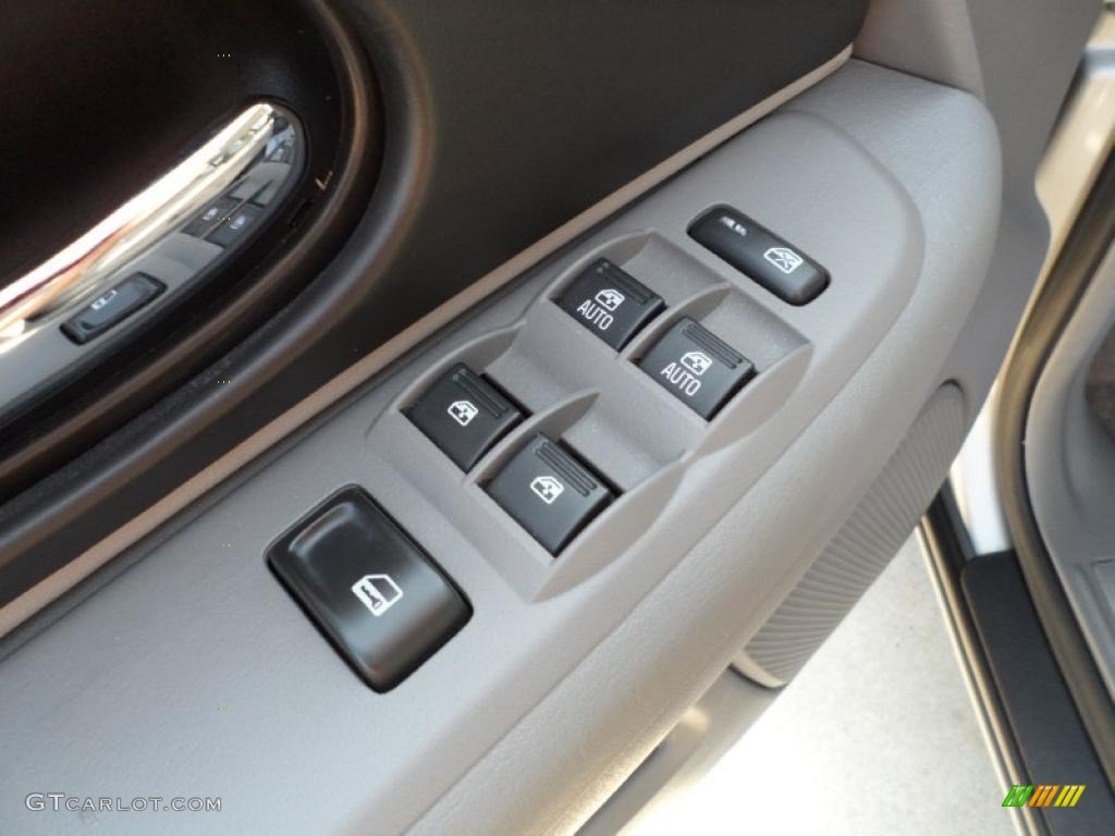 2006 Isuzu Ascender S Controls Photo #49479546