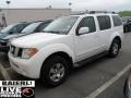 2005 Avalanche White Nissan Pathfinder SE 4x4  photo #1