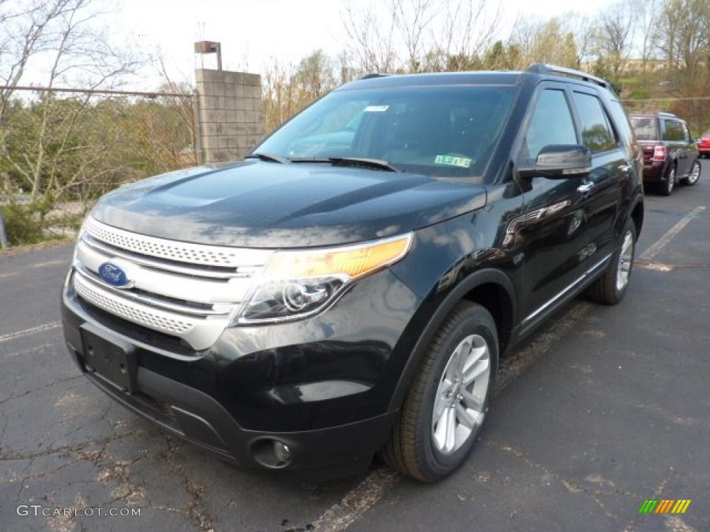 2011 Explorer XLT 4WD - Tuxedo Black Metallic / Charcoal Black photo #5