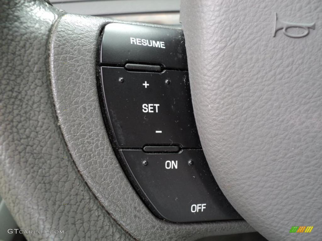 2005 Mercury Grand Marquis LS Controls Photo #49488969