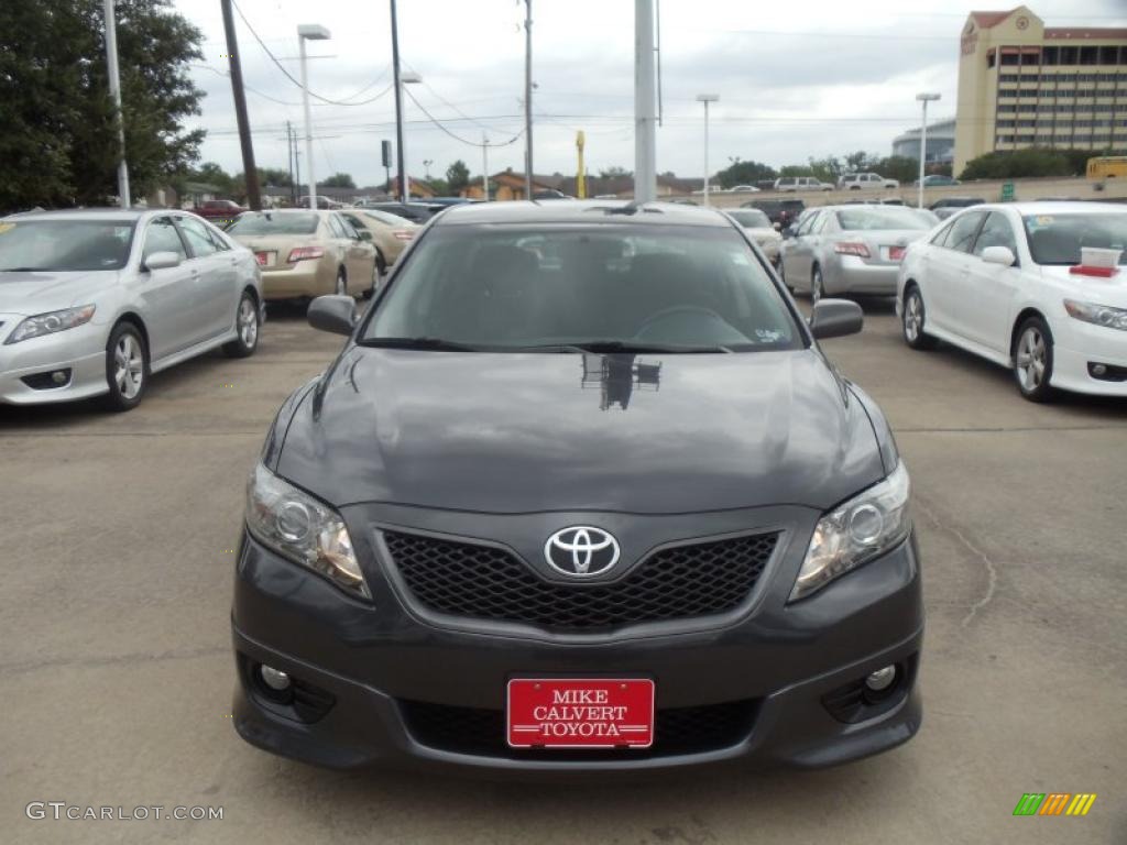 2010 Camry SE - Magnetic Gray Metallic / Dark Charcoal photo #2