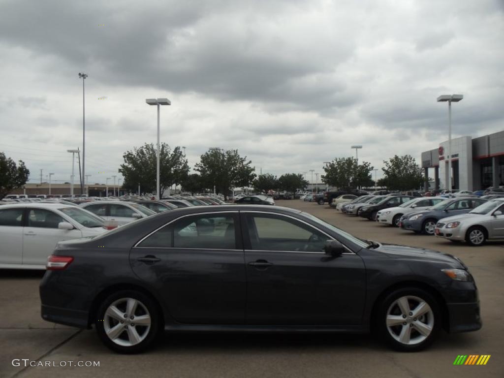 2010 Camry SE - Magnetic Gray Metallic / Dark Charcoal photo #3
