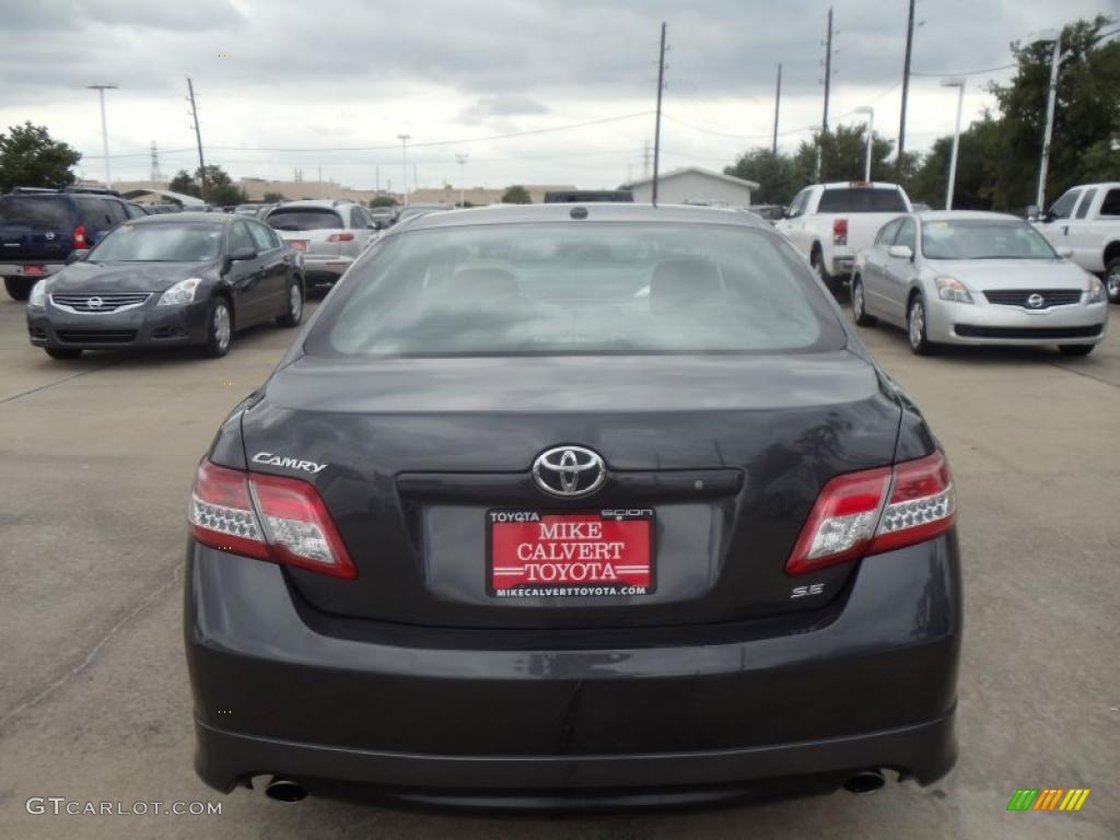 2010 Camry SE - Magnetic Gray Metallic / Dark Charcoal photo #4