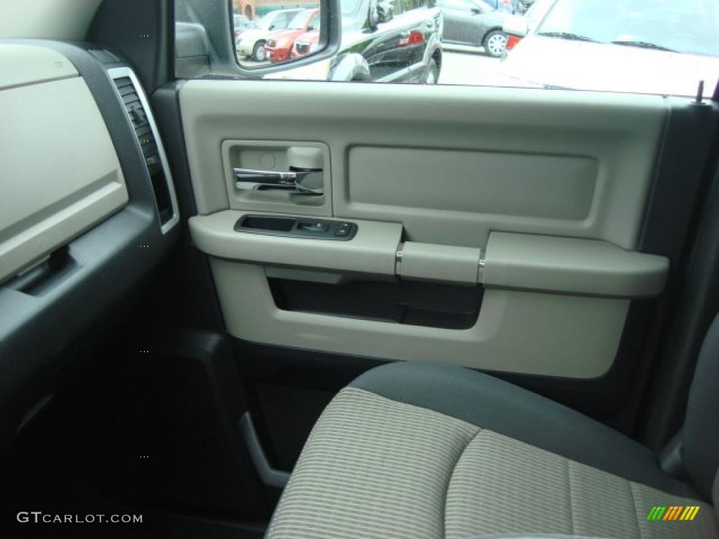 2009 Ram 1500 SLT Quad Cab - Bright Silver Metallic / Dark Slate/Medium Graystone photo #16