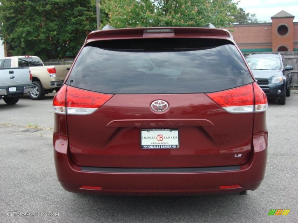 2011 Sienna LE - Salsa Red Pearl / Light Gray photo #5