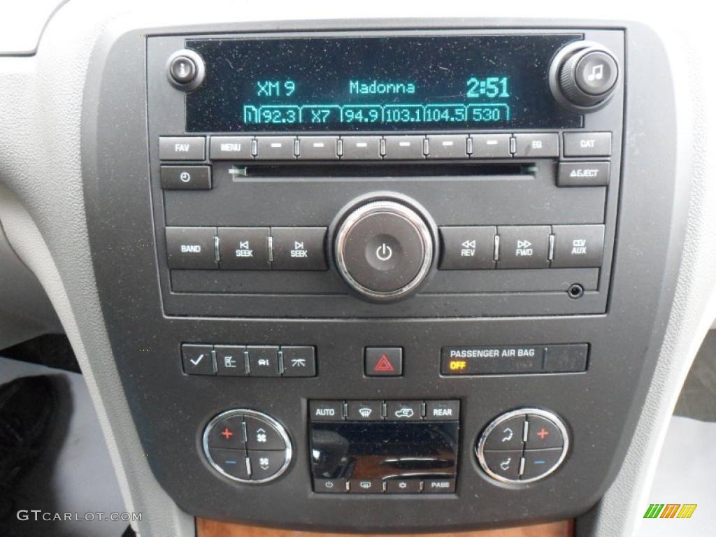 2009 Buick Enclave CX AWD Controls Photo #49495860