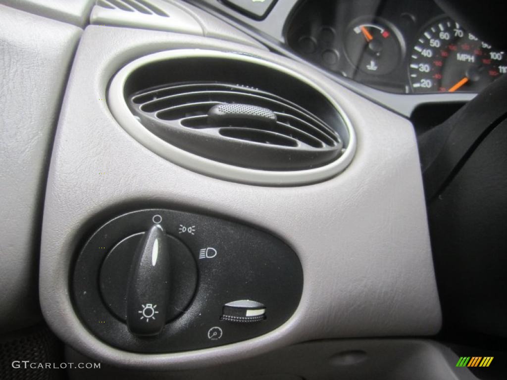 2003 Ford Focus LX Sedan Controls Photo #49497399