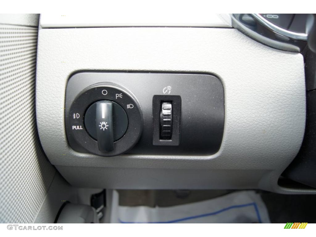 2007 Ford Mustang GT Premium Coupe Controls Photo #49498227