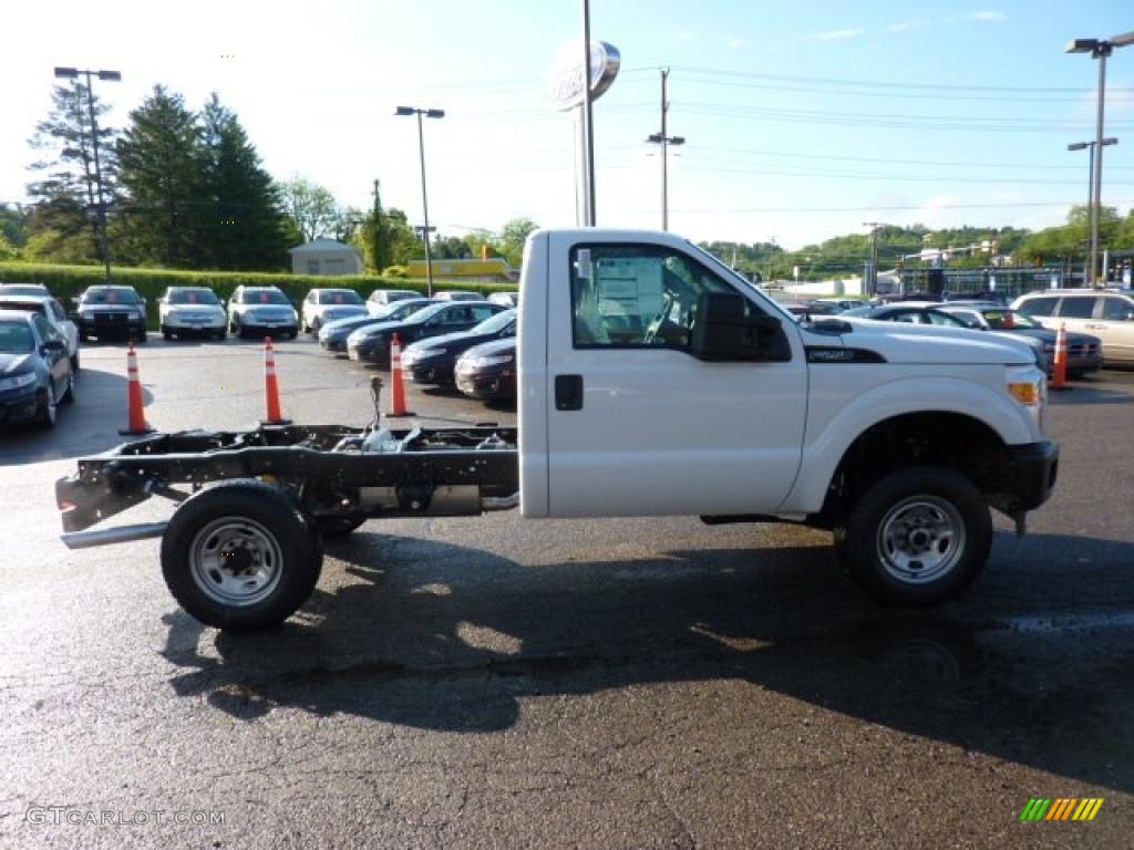 Oxford White 2011 Ford F250 Super Duty XL Regular Cab 4x4 Chassis Exterior Photo #49501359