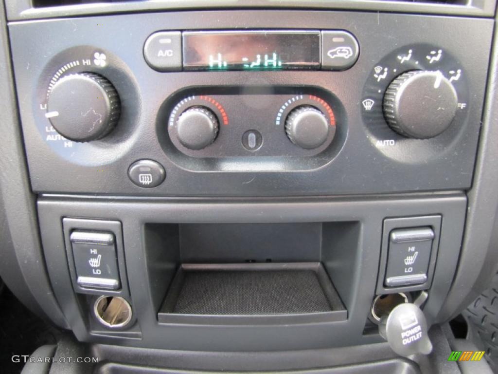 2004 Jeep Grand Cherokee Limited 4x4 Controls Photo #49502961