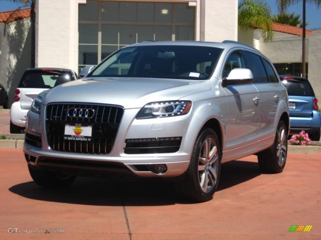 Ice Silver Metallic Audi Q7