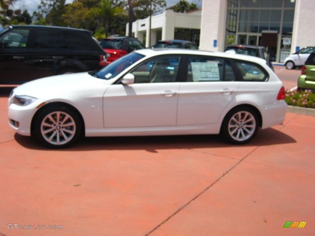 2011 3 Series 328i Sports Wagon - Alpine White / Beige photo #2