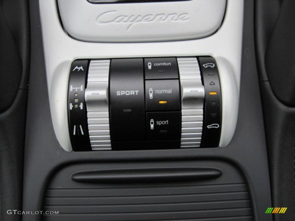 2009 Porsche Cayenne Turbo Controls Photos