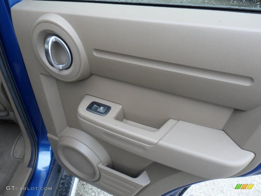 2010 Dodge Nitro Heat 4x4 Pastel Pebble Beige Door Panel Photo #49506789