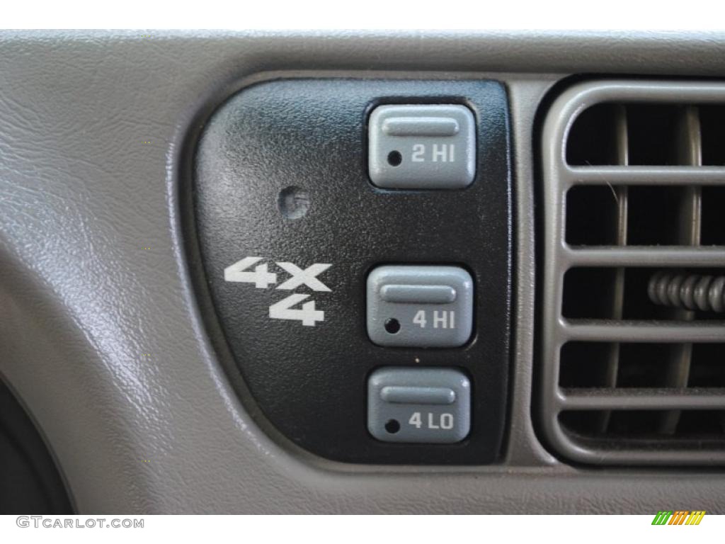 2000 GMC Jimmy SLS 4x4 Controls Photo #49509156