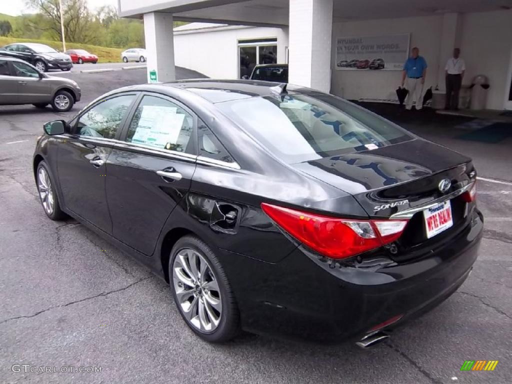 2011 Sonata SE 2.0T - Midnight Black / Black photo #8