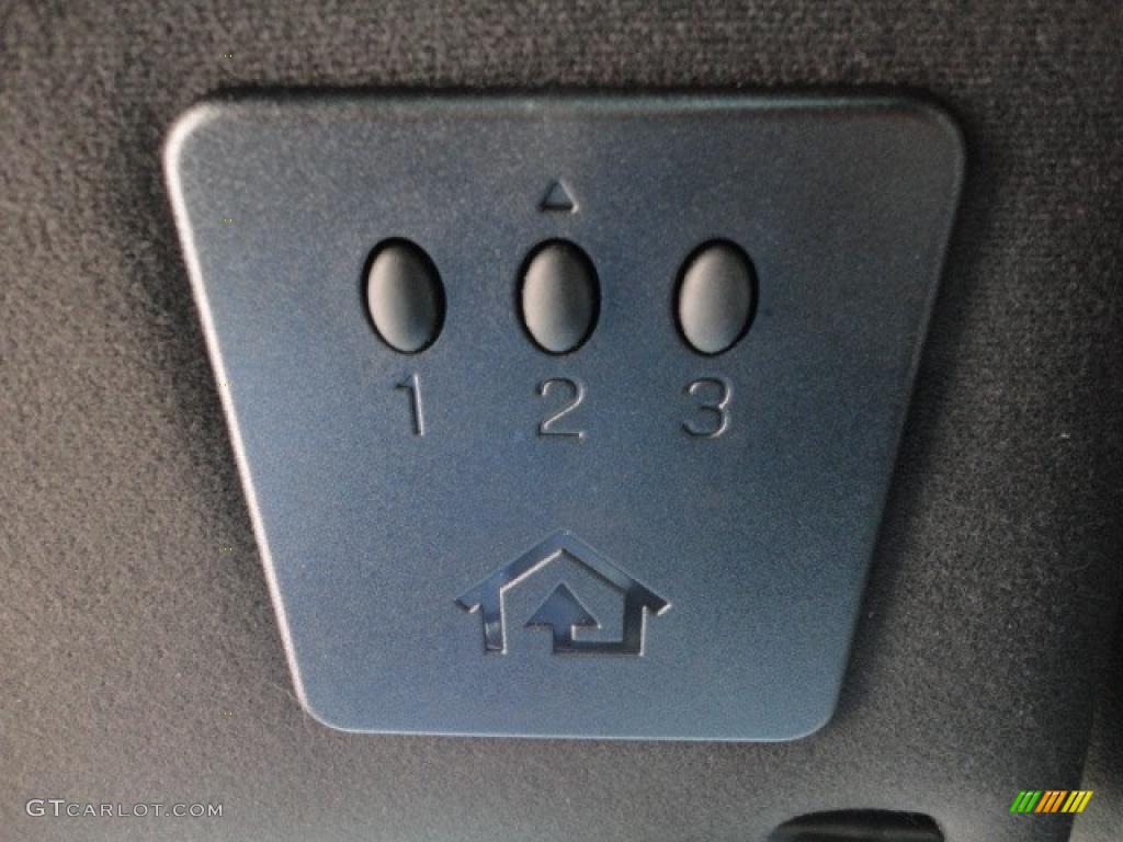 2011 Maserati GranTurismo S Controls Photo #49516388