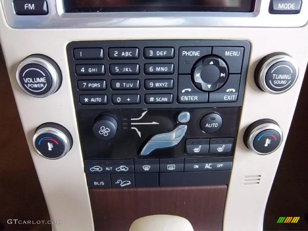 2011 Volvo XC70 3.2 AWD Controls Photo #49518047