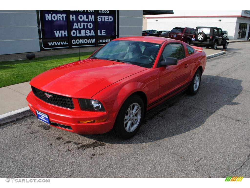 2005 Mustang V6 Deluxe Coupe - Torch Red / Light Graphite photo #3