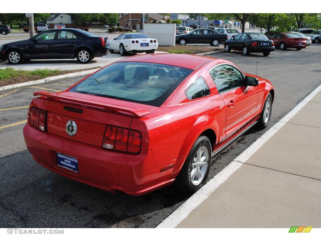 2005 Mustang V6 Deluxe Coupe - Torch Red / Light Graphite photo #10