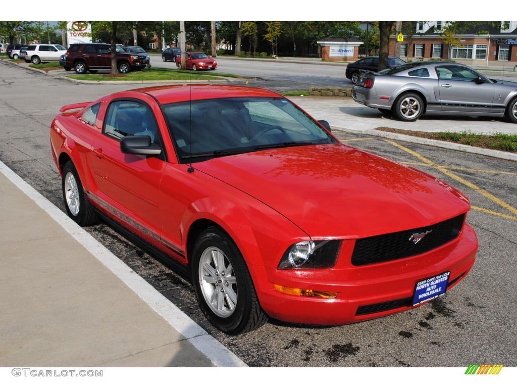 2005 Mustang V6 Deluxe Coupe - Torch Red / Light Graphite photo #12