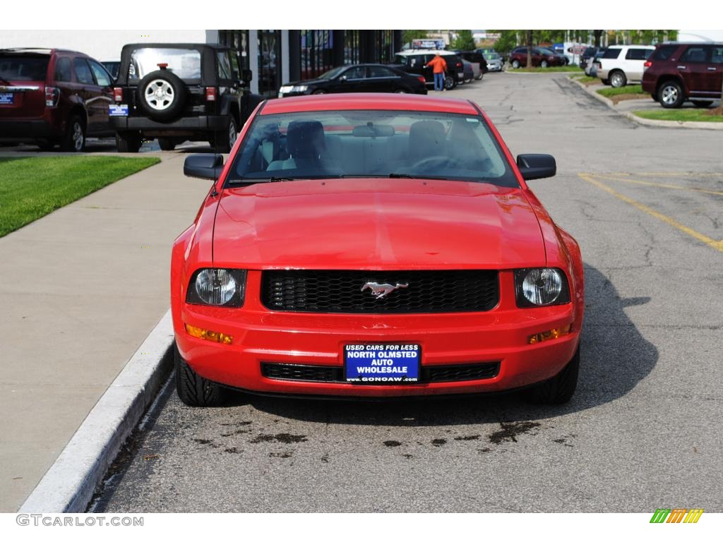 2005 Mustang V6 Deluxe Coupe - Torch Red / Light Graphite photo #14