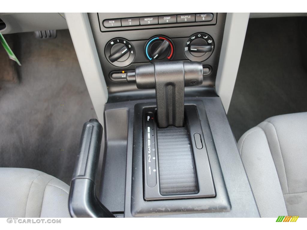 2005 Mustang V6 Deluxe Coupe - Torch Red / Light Graphite photo #27