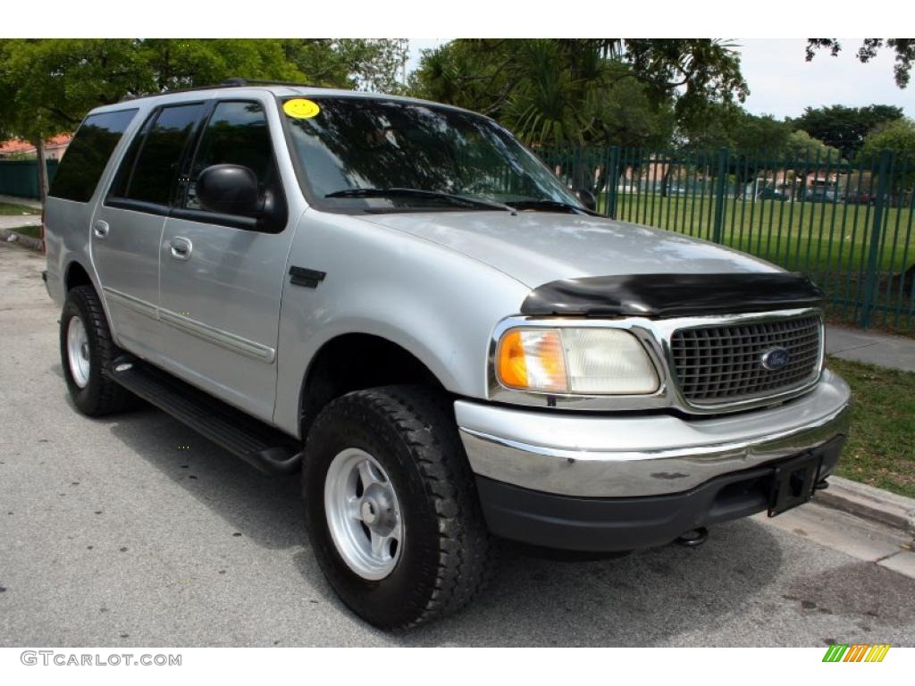 Silver Metallic 2000 Ford Expedition XLT 4x4 Exterior Photo #49525322