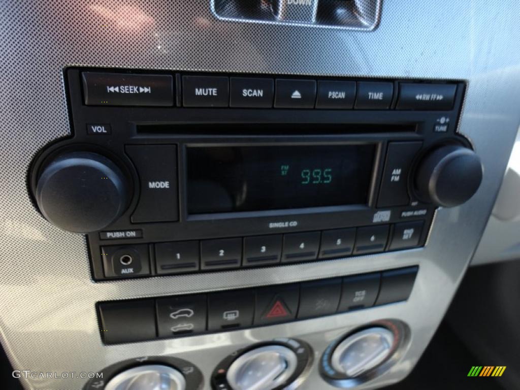 2006 Chrysler PT Cruiser GT Convertible Controls Photo #49527797