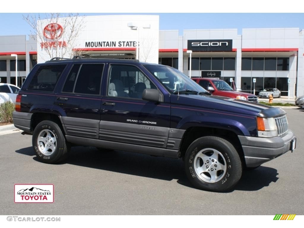 1997 Grand Cherokee Laredo 4x4 - Deep Amethyst Pearl / Agate Black photo #1