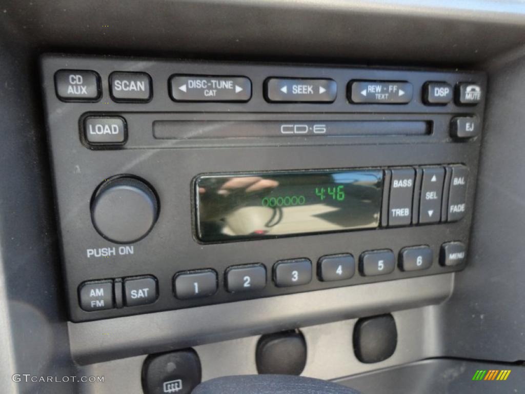 2004 Ford Mustang V6 Convertible Audio System Photos
