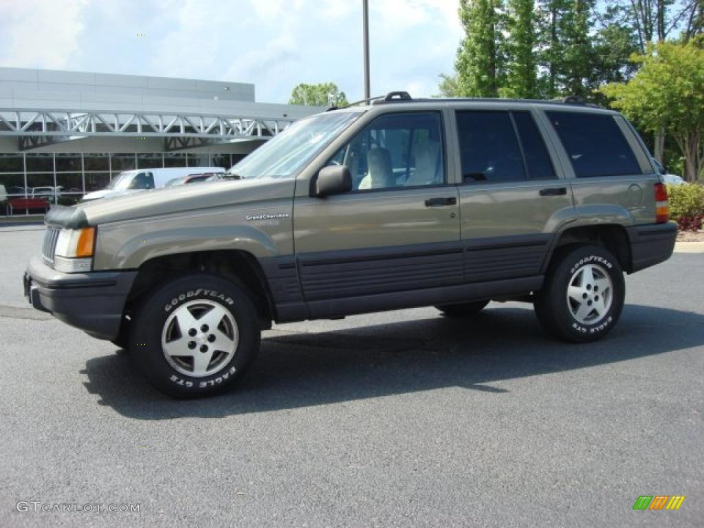 1995 Grand Cherokee Laredo 4x4 - Light Drift Wood Metallic / Tan photo #2