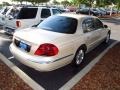2001 Ivory Parchment Tri-Coat Lincoln Continental   photo #2