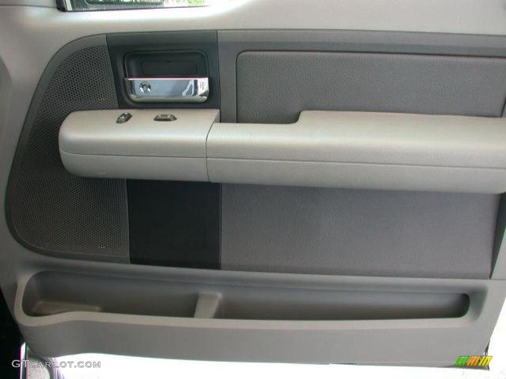 2004 F150 XLT SuperCab - Black / Medium Graphite photo #15