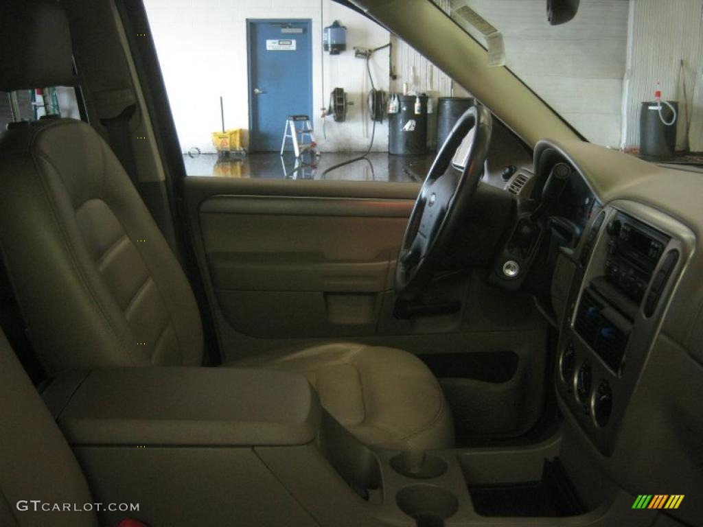 2004 Explorer XLT 4x4 - Black / Medium Parchment photo #7