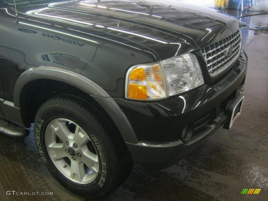 2004 Explorer XLT 4x4 - Black / Medium Parchment photo #17