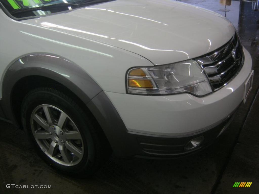 2008 Taurus X SEL - Oxford White / Camel photo #19